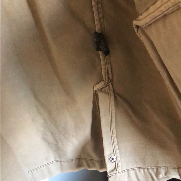 Ruggedly handsome in a lightweight jacket! - Picture 7 of 8